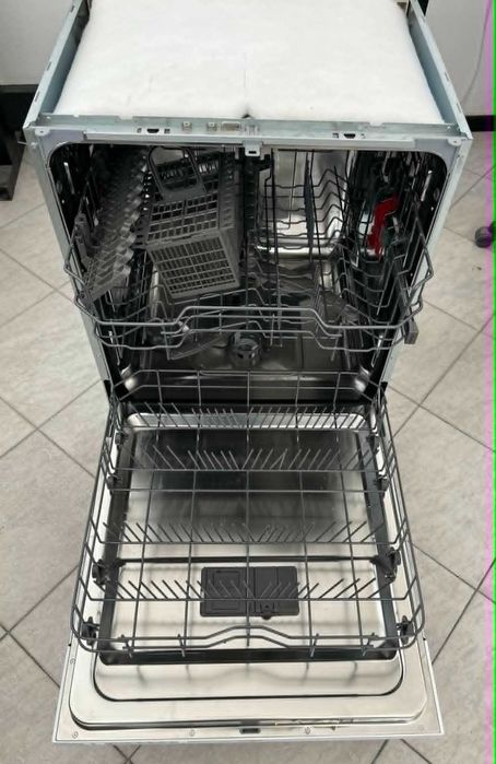 Съдомиялна за вграждане Whirlpool WI3010 60см / Като нова
