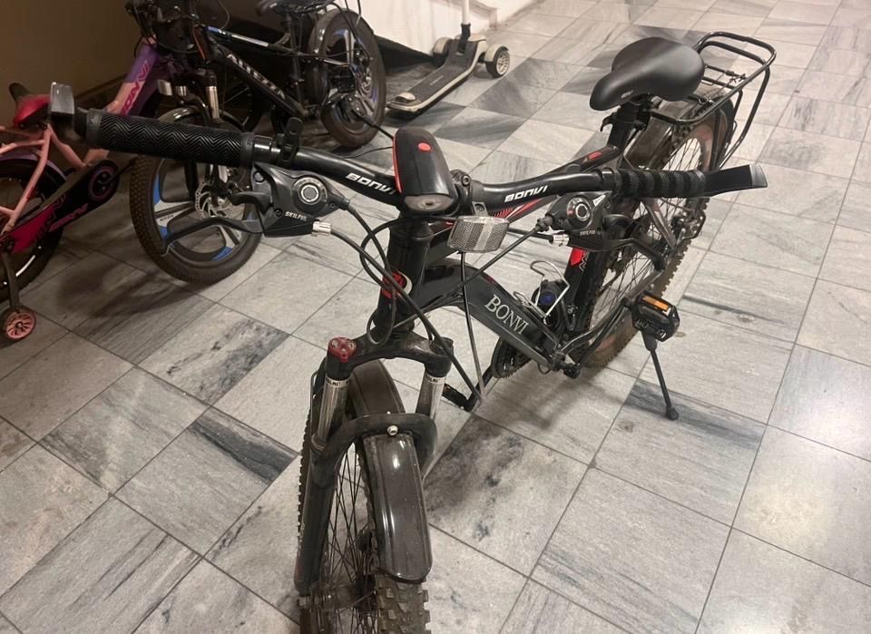 Yo’l velosipedi sotiladi, yaxshi holatda
