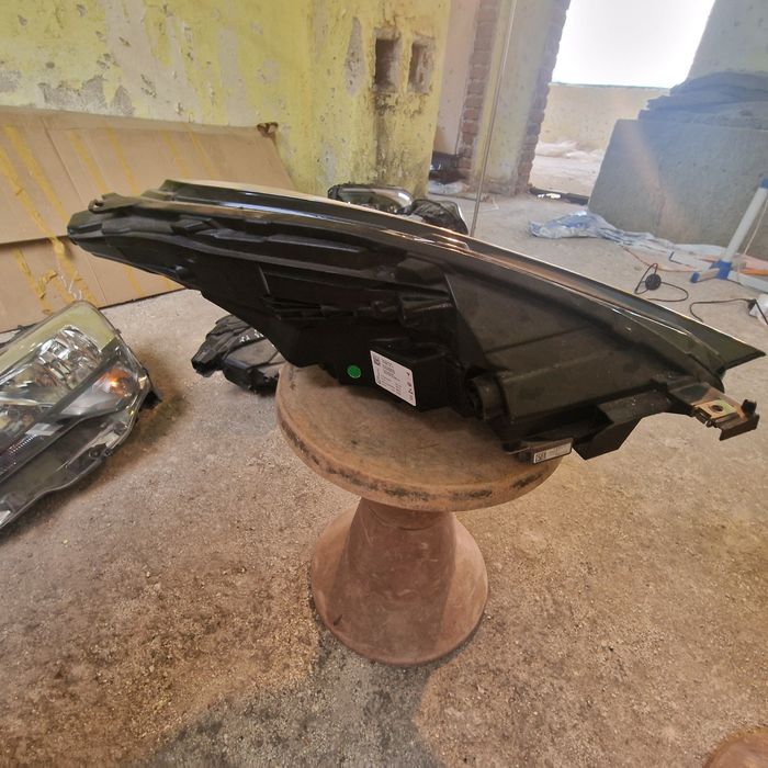 Tesla MODEL 3 MODEL Y 2023 ляв и десен фар 4бр