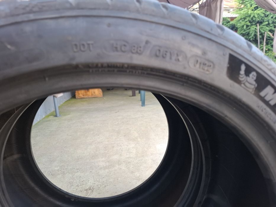-Cauciucuri noi < 2 buc-225/40/R18  2buc<245/40R18