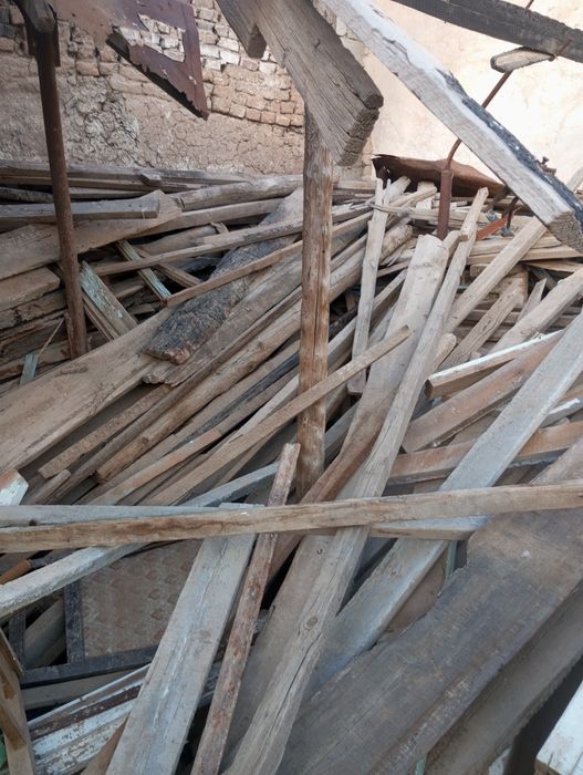 Qurilish mollari eski yoğoch taxtalar