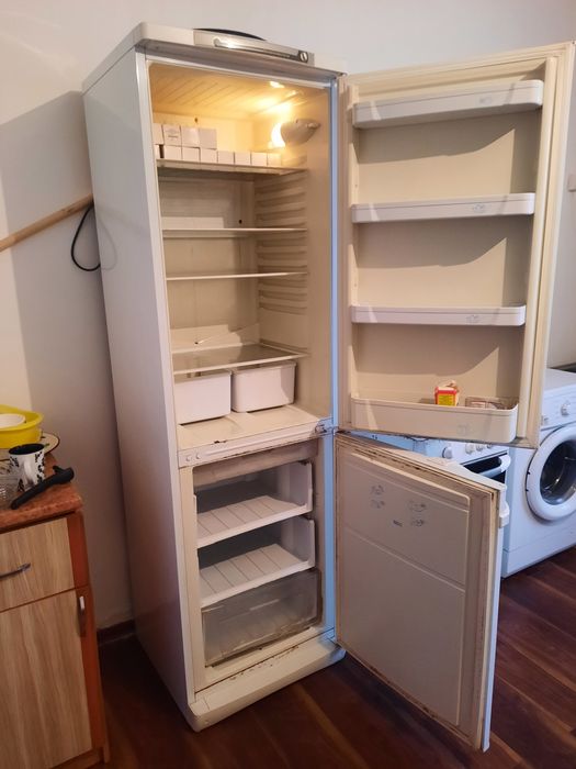 Холодилник  продется