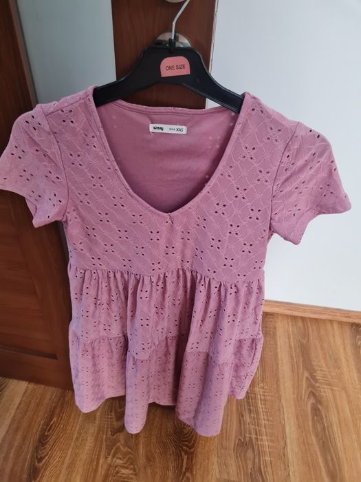 Vând rochii tot ce este în imagine 100 de lei