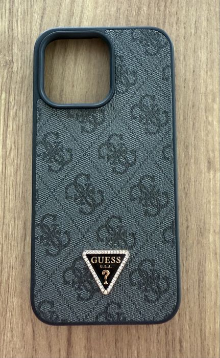 Калъф Guess - Strass Triangle Metal Logo, iPhone 15 Pro Max, черен