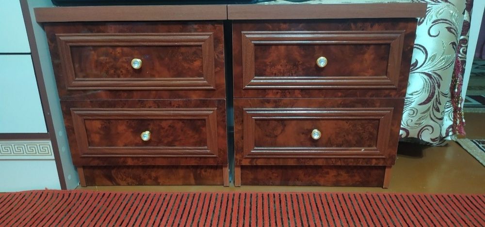 Срочно Продаётся спальни гарнитура в комплекте.