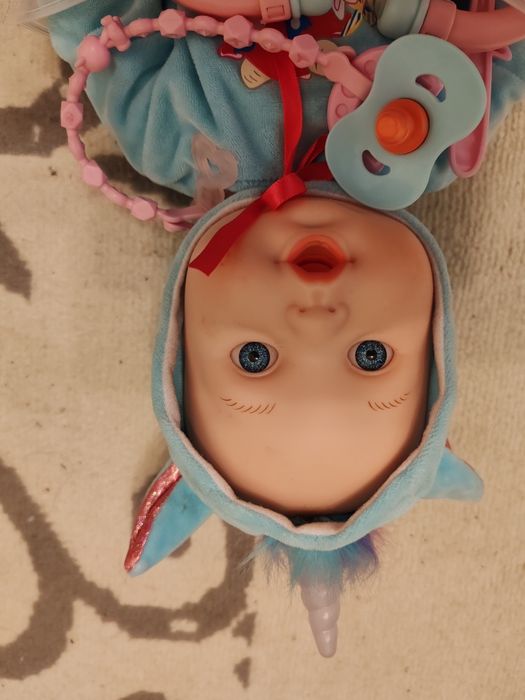 Păpușă interactiva Maia plânge cu lacrimi adevărate și mananca
