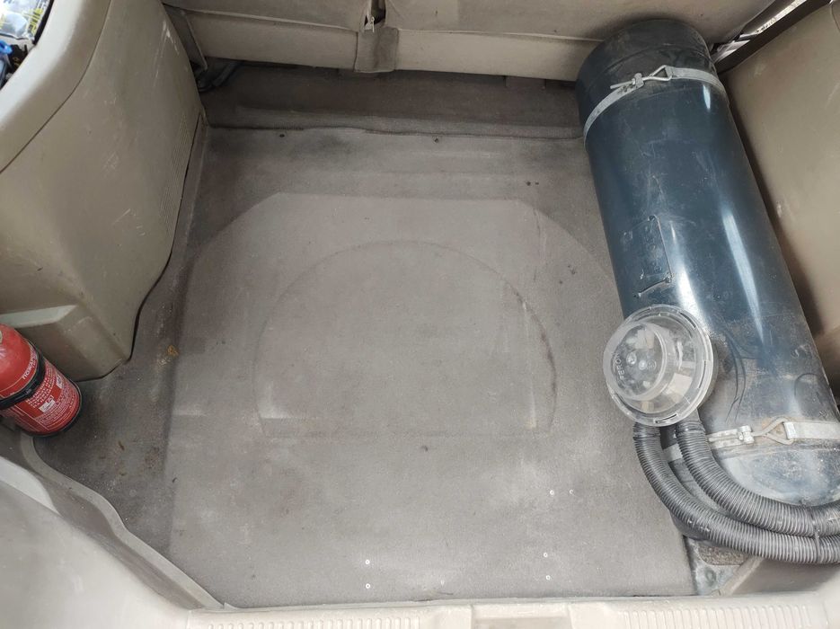 Продавам Киа Каренс