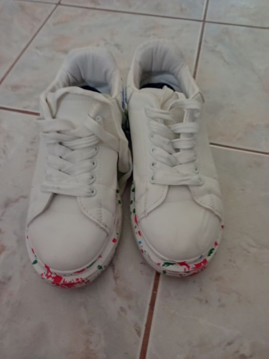 Спортни обувки ...