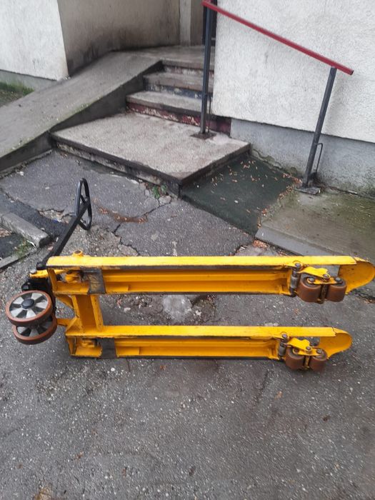 Vînd liză transpalet 2,5t.