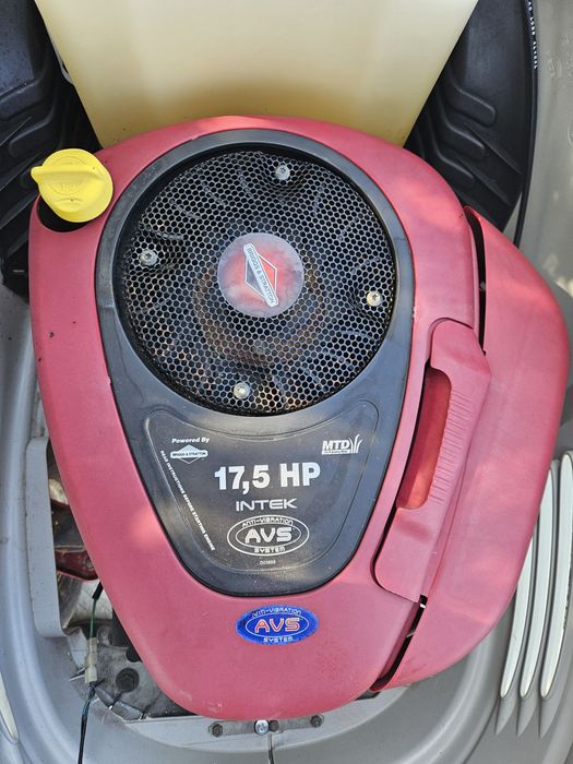 Tractoras de tuns iarba gazon GutBrod