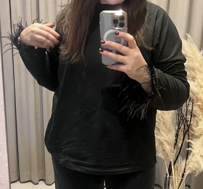 Продам лонгслив с перьями