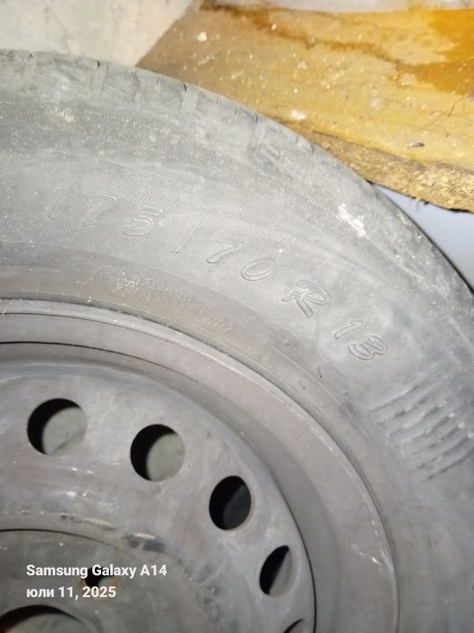 Продавам железни джанти с гумите размер 175/70/13 за деу ланост