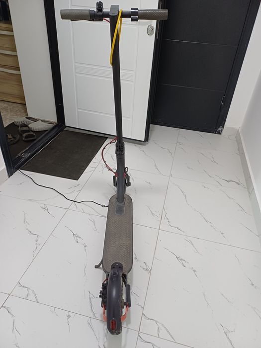 Продам электросамакат Xiomi m365