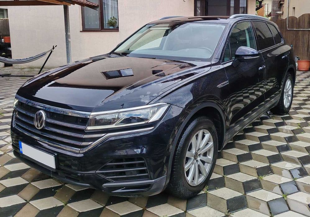 VOLKSWAGEN Touareg