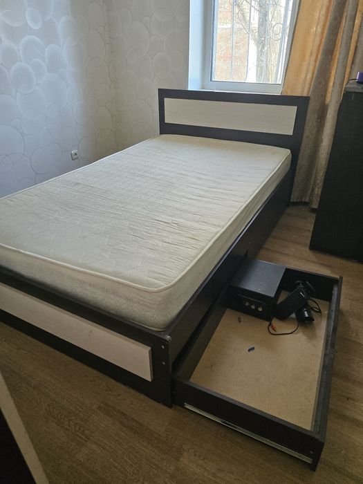 Продам кровать с матрасом
