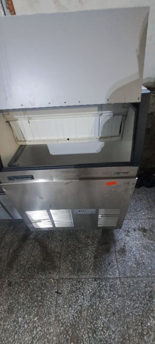 Ледогенератор професионален HOSHIZAKI 240 кг