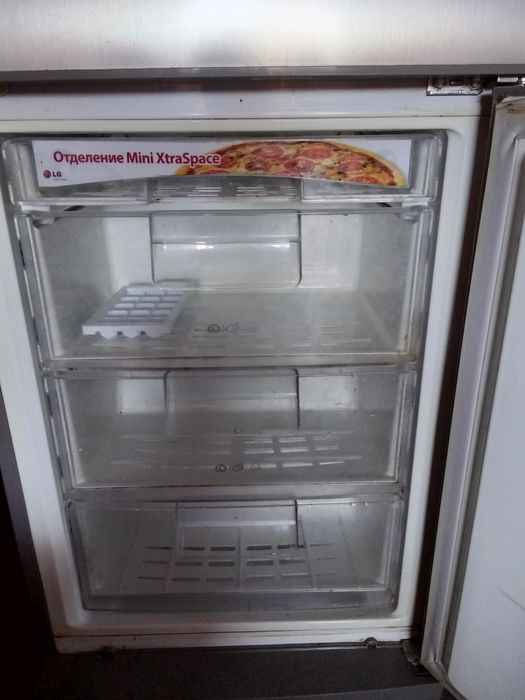 Продается холодильник двухкамерный
