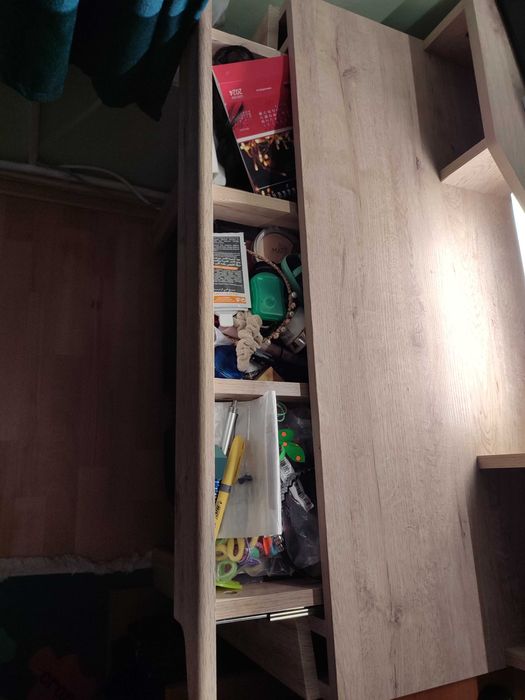 Masă de fardat cu oglindă și becuri