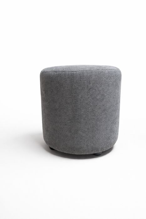 Продам пуфики новые.