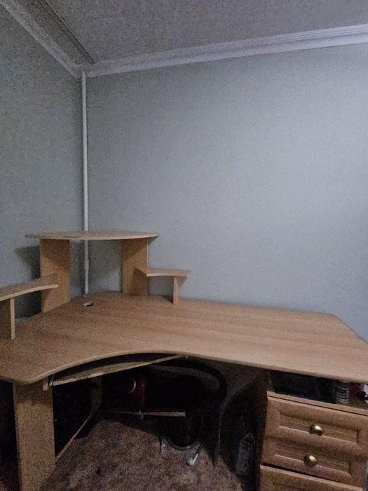 Продам компьютерный стол