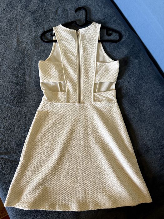 Бяла рокля с изрязани детайли H&M