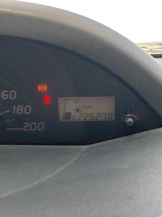 Автомобиль Toyota yaris 2008года
