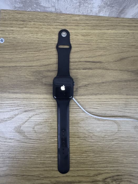 Apple watch SE часы