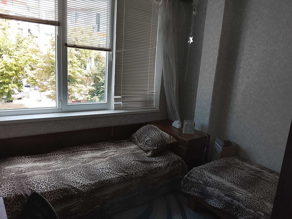 Тристаен апартамент център