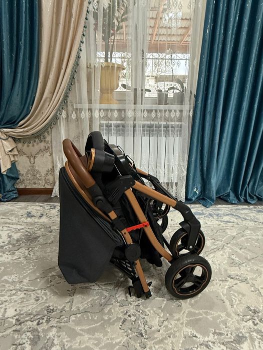 Детская прогулочная коляска