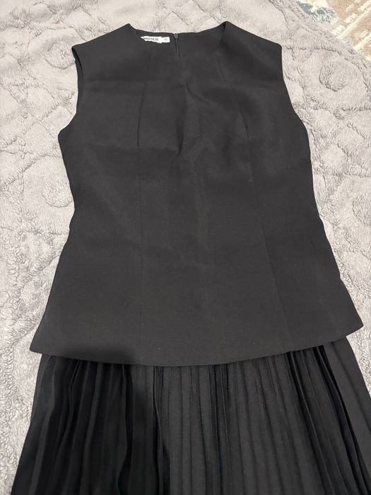 Киімдер сатылады