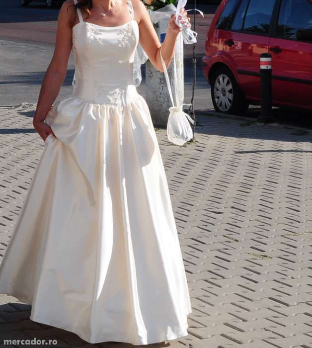 Rochie mireasa tip printesa model Chrisitian Philippe, ivory