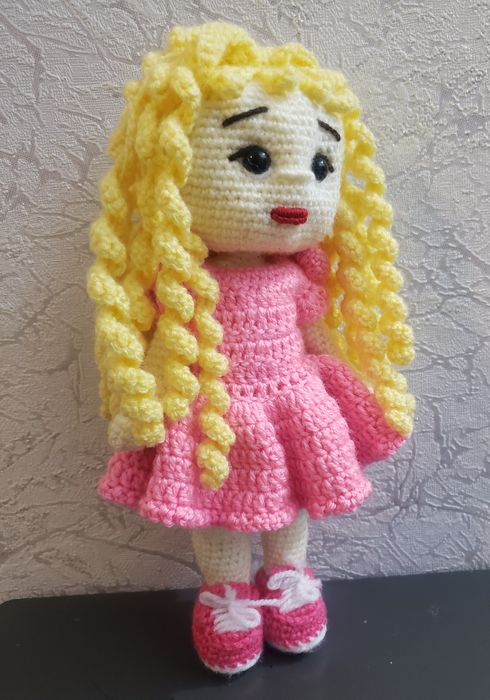 Вязанная кукла ручной работы