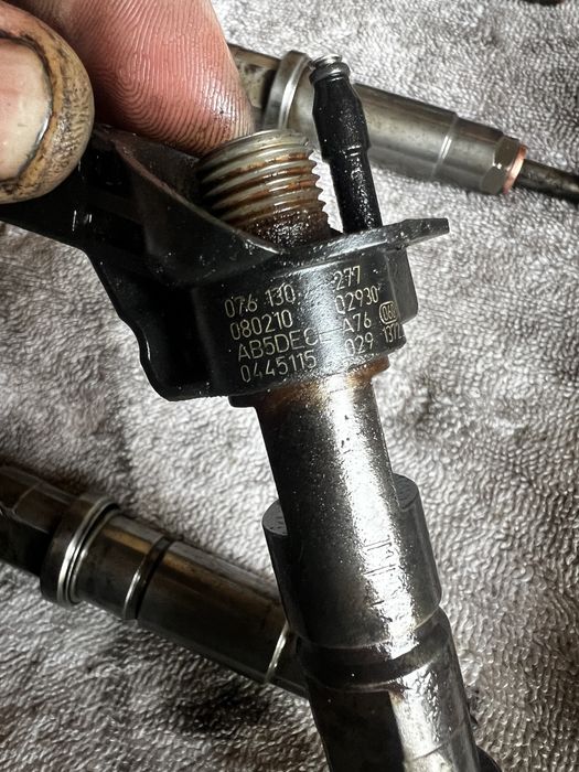 Injector injectoare pompa rampa vw crafte 2.5 cod 076 130 277