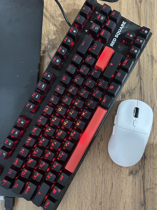 Клавиатура и мышка +подарок коврик