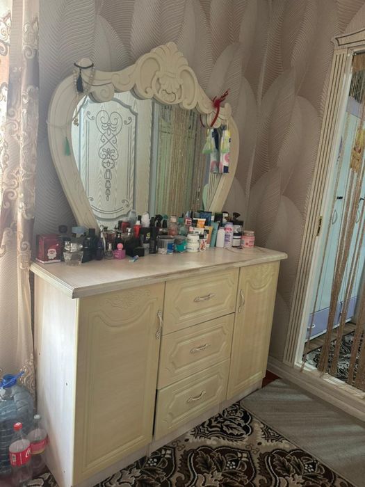 detski kravat va boqa narsalar sotiladi