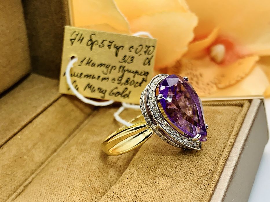 золотое кольцо с бриллиантами и Аметистом