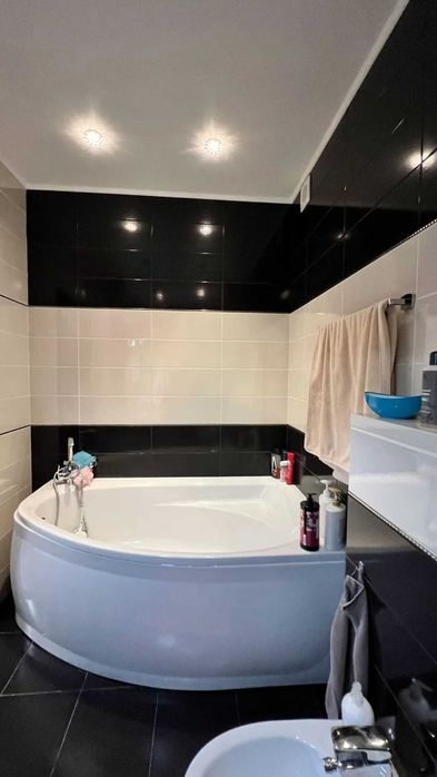 Дава се под наем Тристаен апартамент в София, Зона Б-18 - 90 кв.м за 612 € - Снимка #1