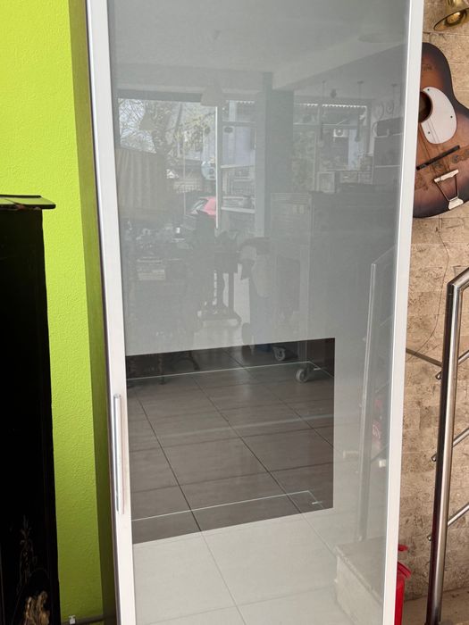 Dulap cu Sticla si rafturi de sticla