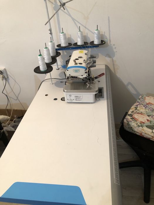 Шестиниточный оверлог.