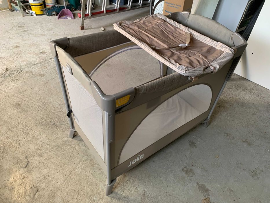 Patut pliabil de voiaj cu masa de infasat JOIE Kubbie Satellite