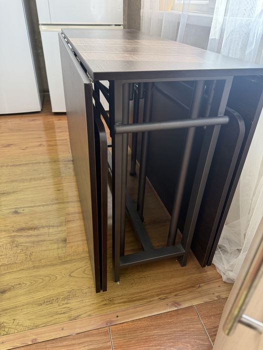 Стол складной в гостиную