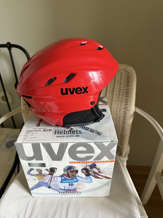 Ски каска Uvex с подарък очила за ски Carrera