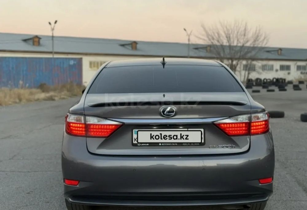 Продаю Лексус ес 300н 2015 г
