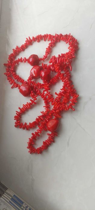 продам бусы " под коралл"