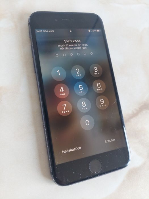 Vând Apple iPhone 8 NEspart, pentru recarosare //poze reale