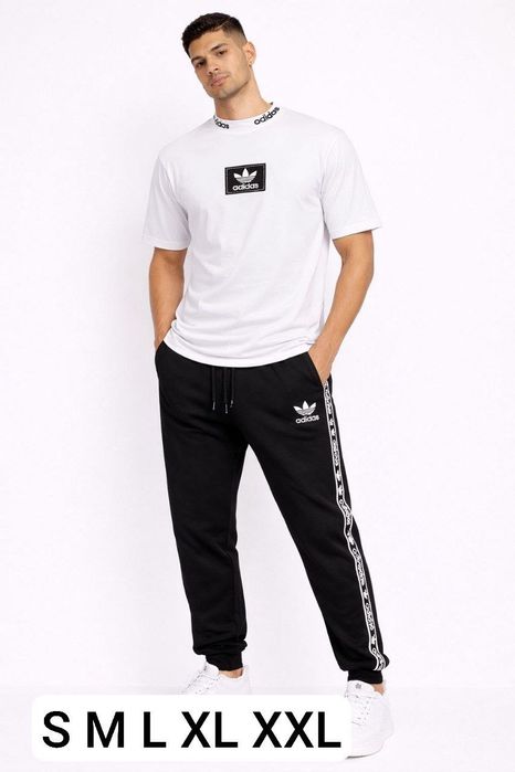 Compleuri bărbați.