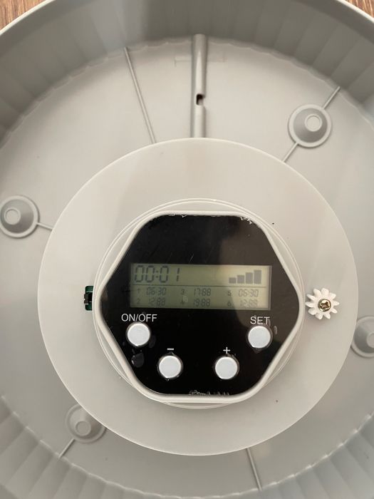 Dispenser Automat Hrană Umedă Pisici – 6 Mese, Răcire, Programabil,nou