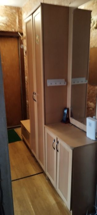 Отдам прихожую в коридор