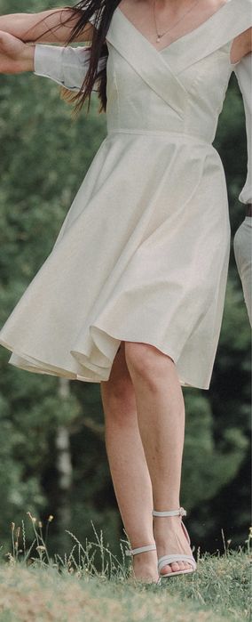 Rochie de doamne de petrecere alba. Marimea:S