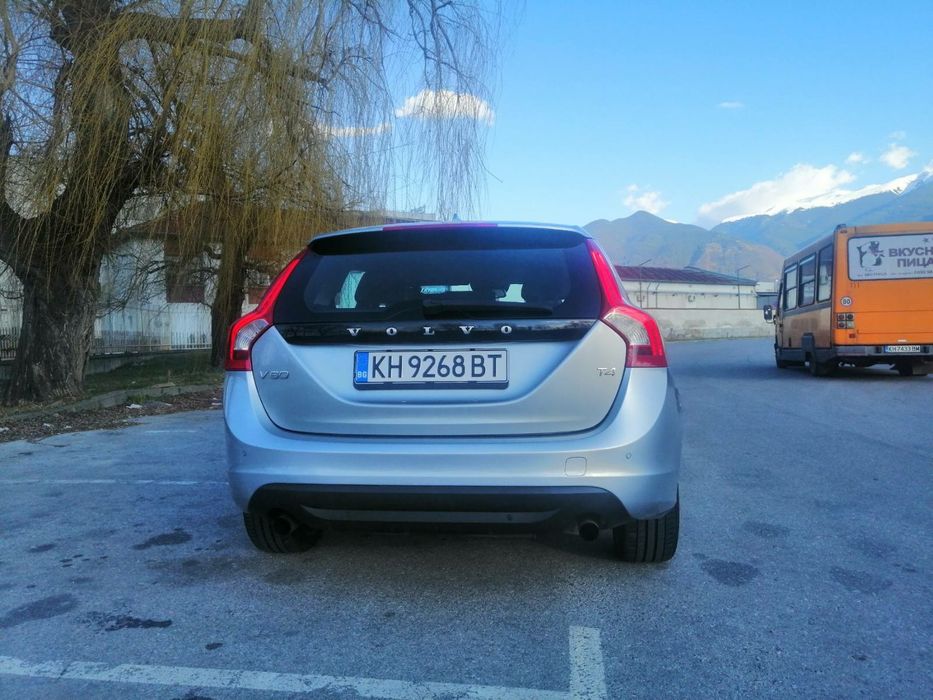Продавам на части Волво V60 1.6Т 2011год,Бензин